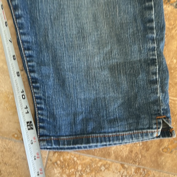 Levi’s 512 Perfectly Slimming Bermuda Denim Shorts - Picture 5 of 11